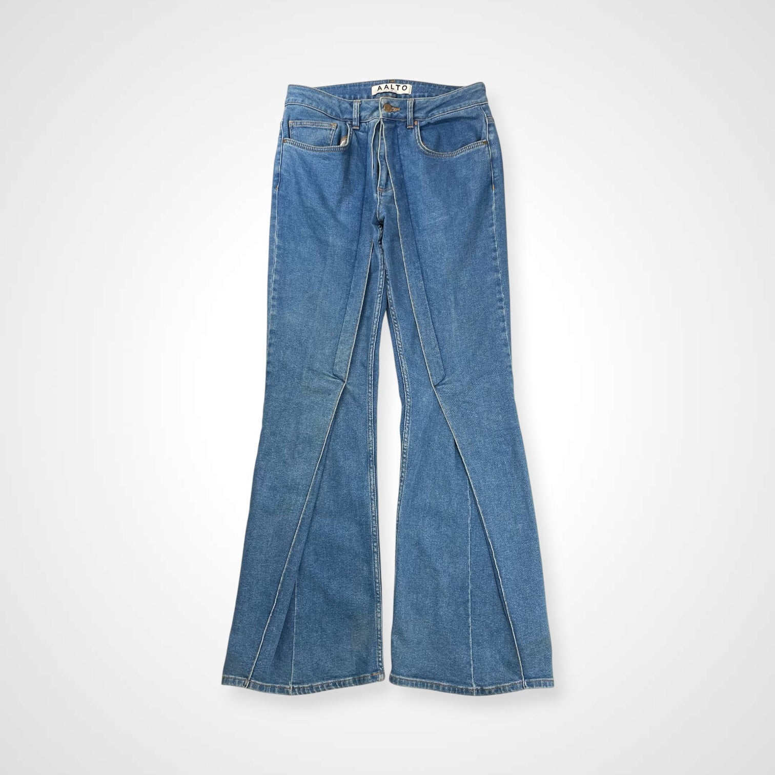 AALTO アアルト / FLARED JEANS WITH PLEATS フレアデニムパンツ 参考定価：45,000程度 SIZE:40