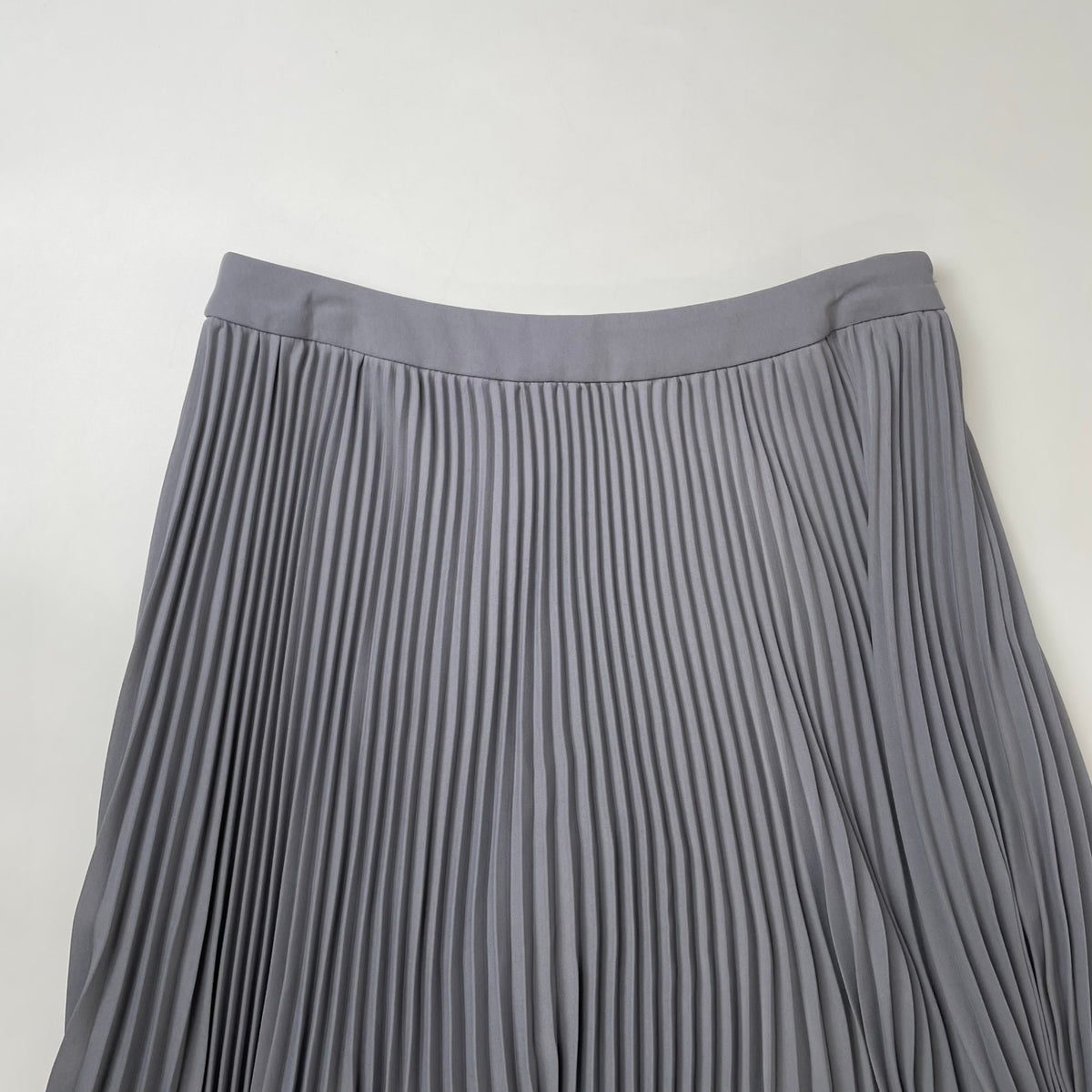 Graphpaper / SATIN PLEATS SKIRT 参考定価：32,000+tax SIZE:00
