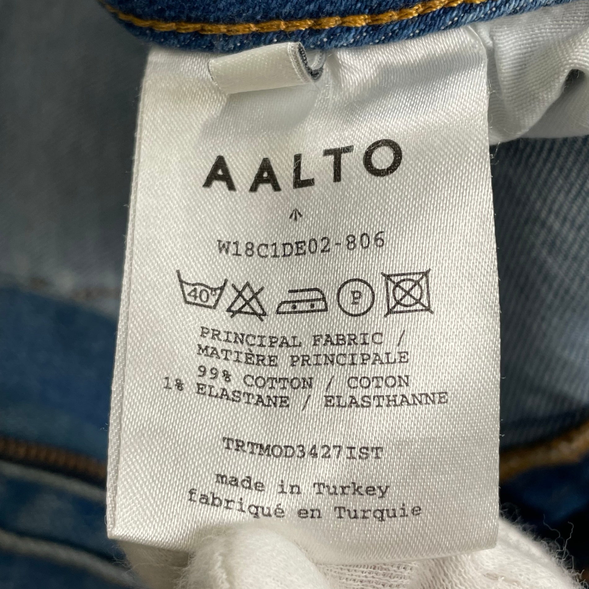 AALTO アアルト / FLARED JEANS WITH PLEATS フレアデニムパンツ 参考定価：45,000程度 SIZE:40