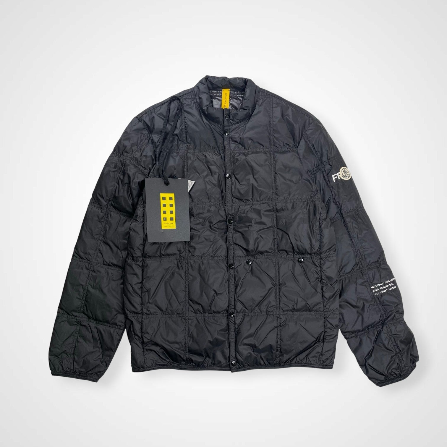 Moncler モンクレール　エンブロイダリデザインの素敵なフード付きジャケット MONCLER (モンクレール) ロゴ フード フルジップ ダウンジャケット