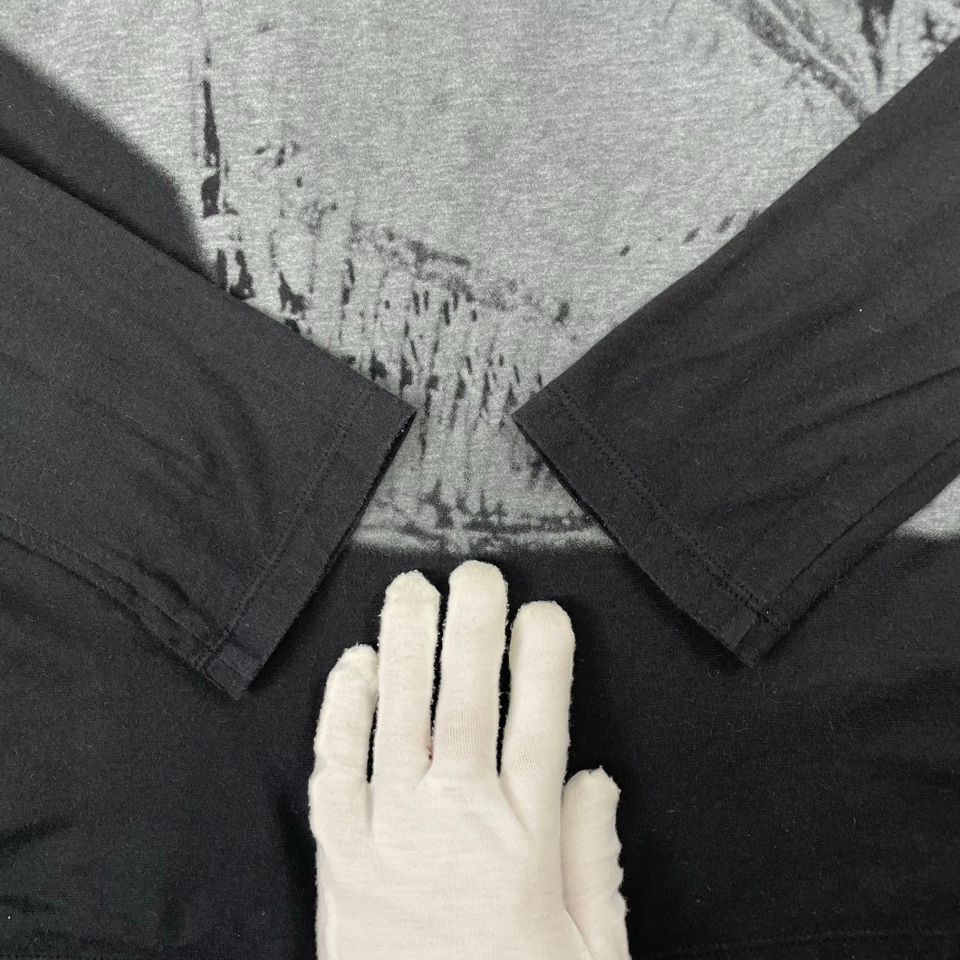 BLACK BARRETT BY Neil Barrett / VネックグラフィックTEE 長袖 SIZE:3
