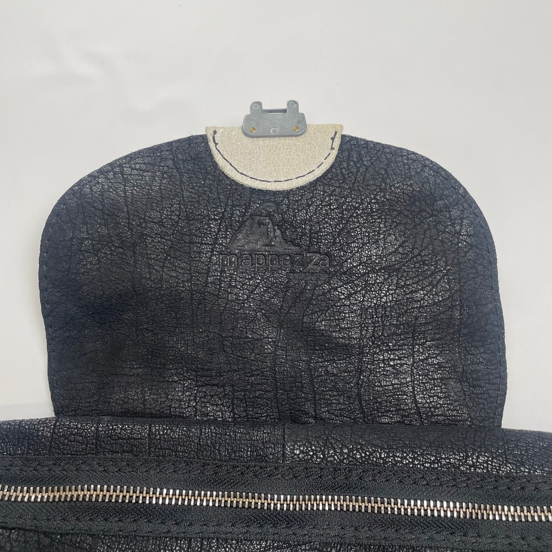 m'appazza イタリアデザイナーズ / シュリンクレザー ショルダーバッグ MADE IN ITALY 参考定価：100,000程度