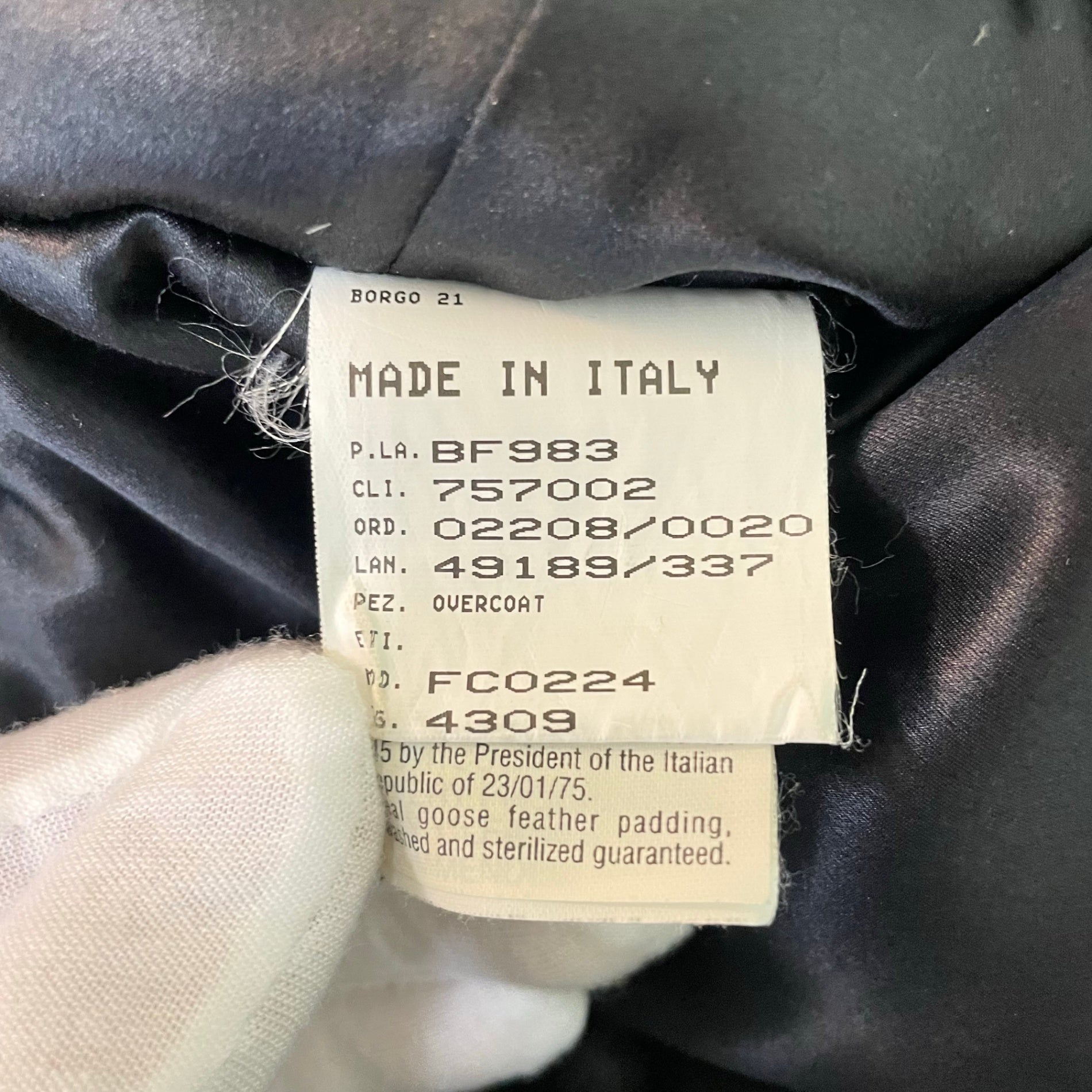 GIORGIO ARMANI / ピュアシルクダウンジャケット BORGO21製 参考定価：600,000程度 SIZE:42