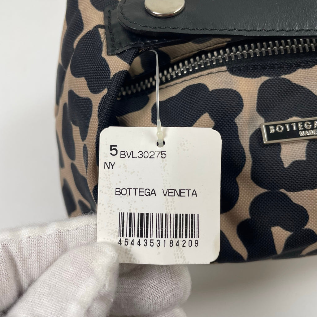 BOTTEGA VENETA / ポーチ型ハンドバッグ ベージュ×ブラック 未使用品