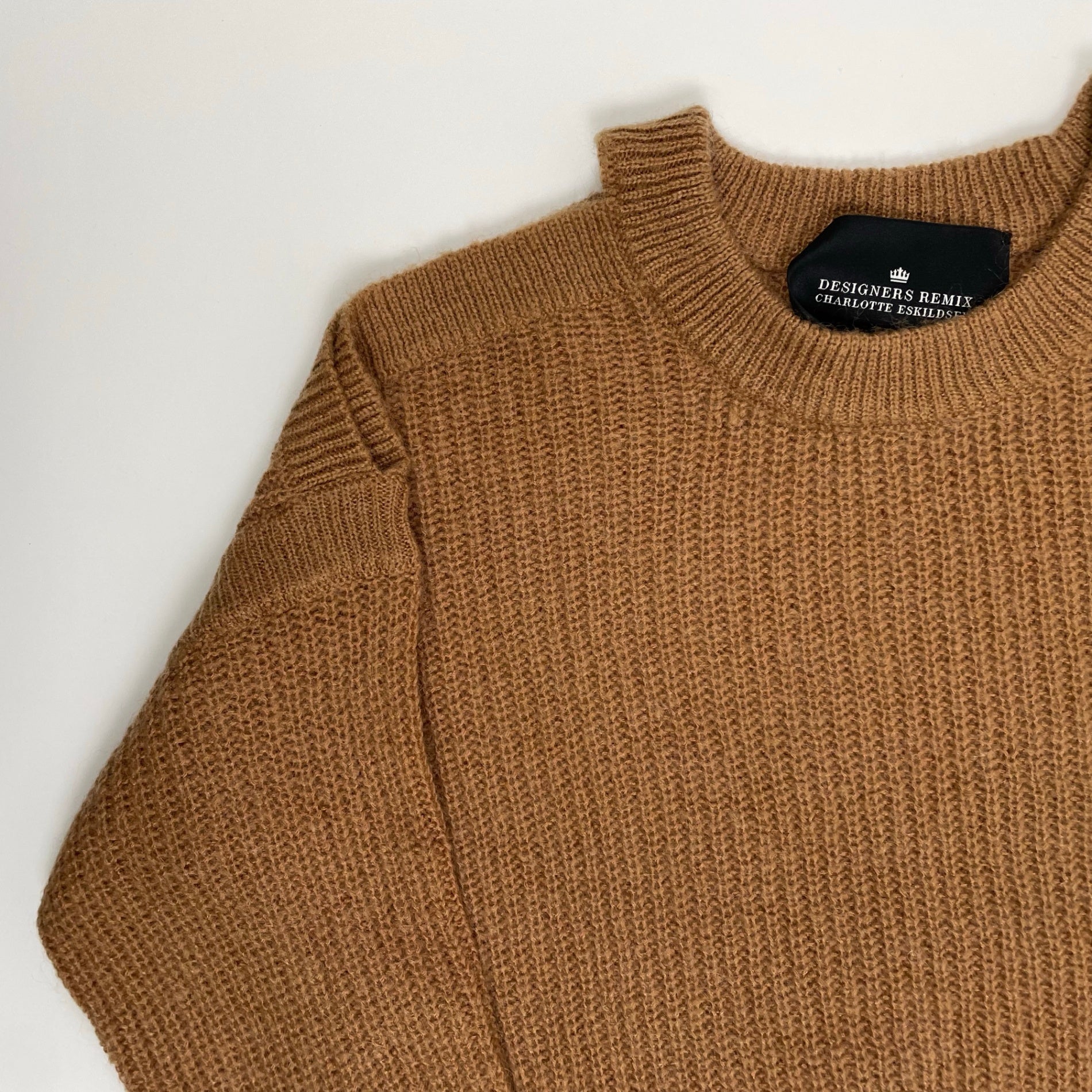DESIGNERS REMIX CHARLOTTE ESKILDSEN デザイナーズ リミックス / オープンショルダーニット ブラウン 参考定価：33,000程度 SIZE：XS