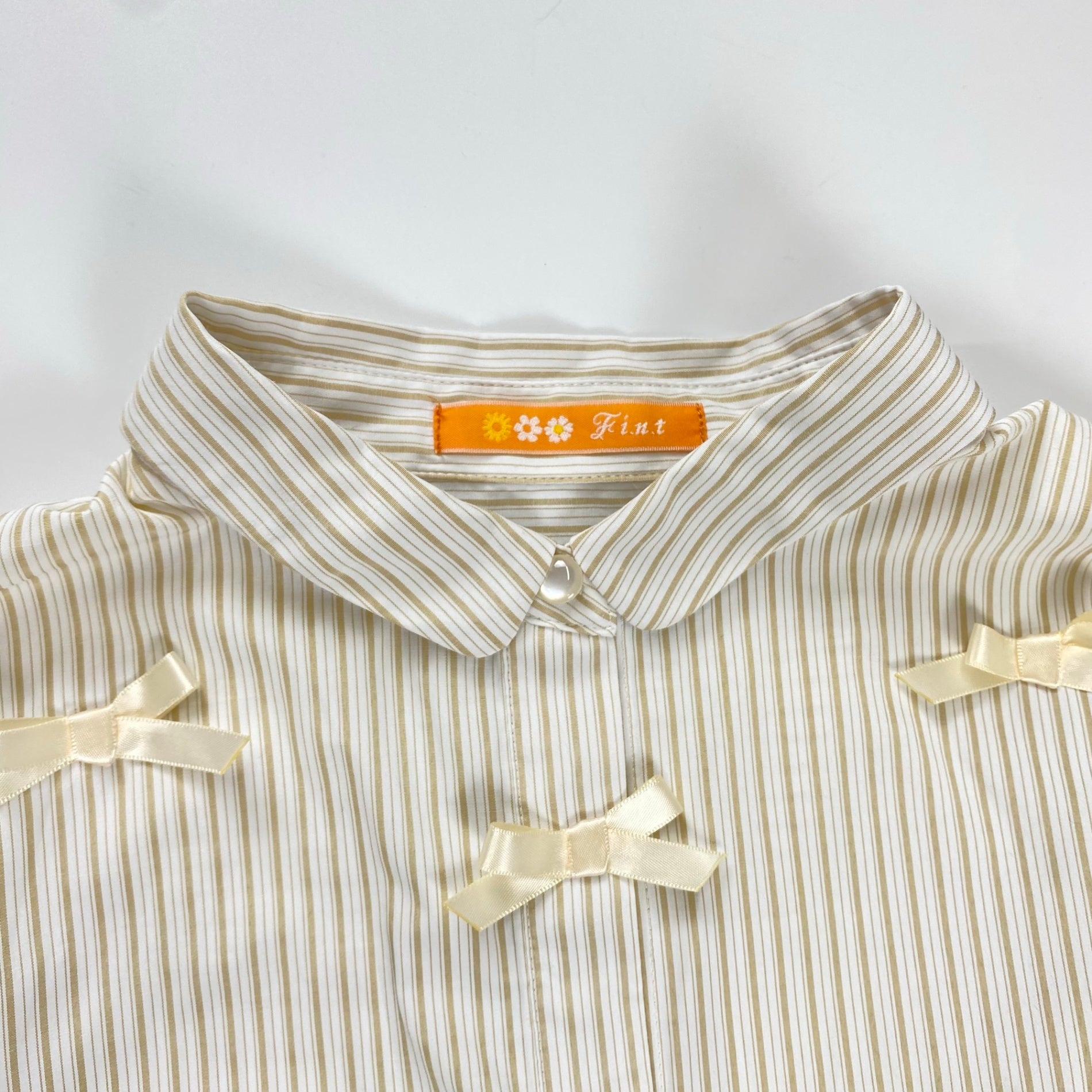 F i.n.t フィント / プチリボンストライプビッグシャツ ホワイト×ベージュ 参考定価：7,800+tax SIZE:FREE