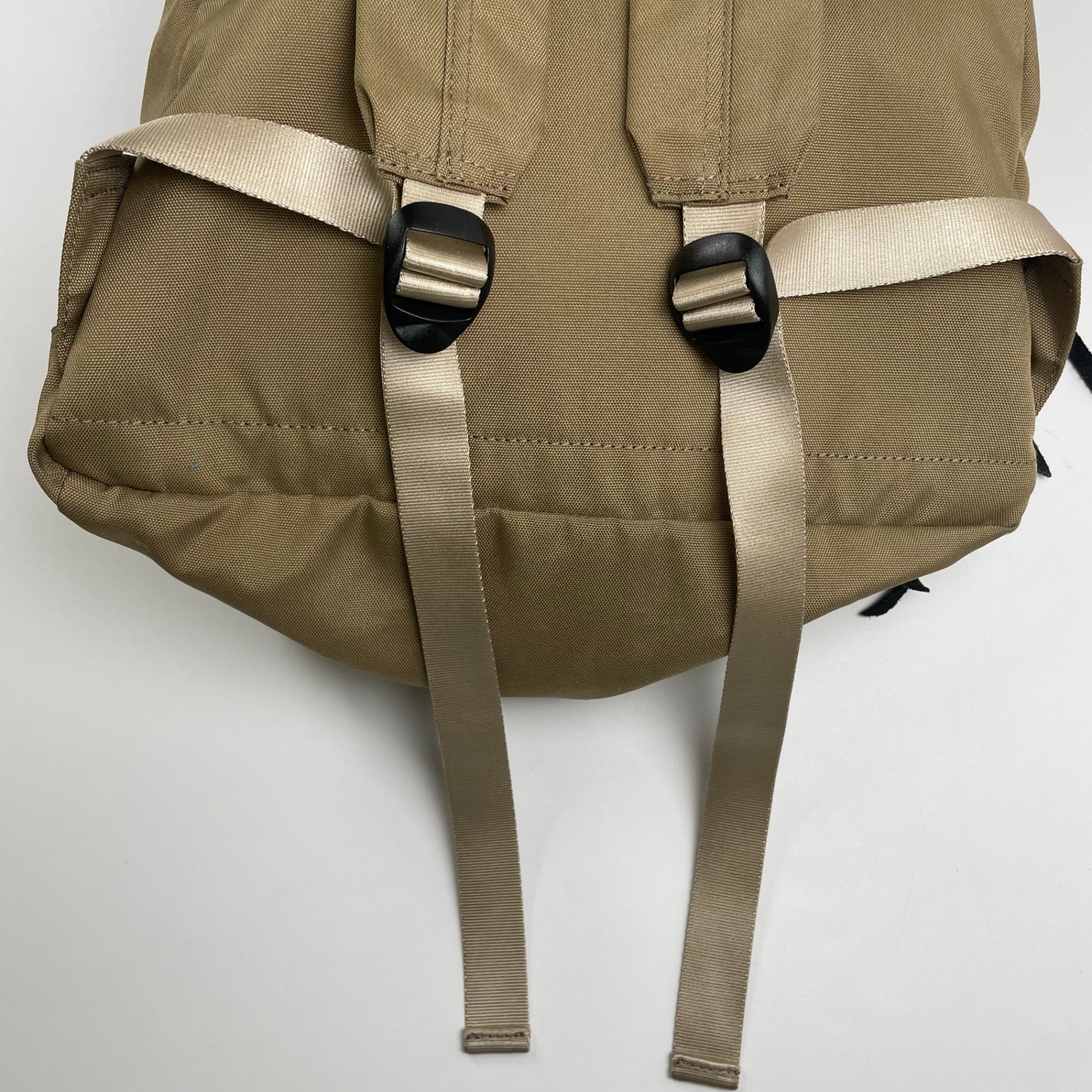 hobo ホーボー / カウレザーチャームデイパック ベージュ 参考定価：22,000程度